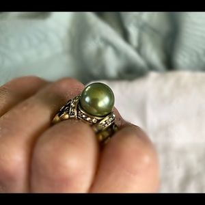 Gorgeous Heidi Daus green pearl ring